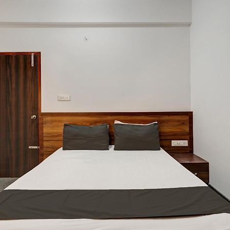 העיר בנגלור Oyo Hotel Bungalow Inn Lodging & Boarding מראה חיצוני תמונה