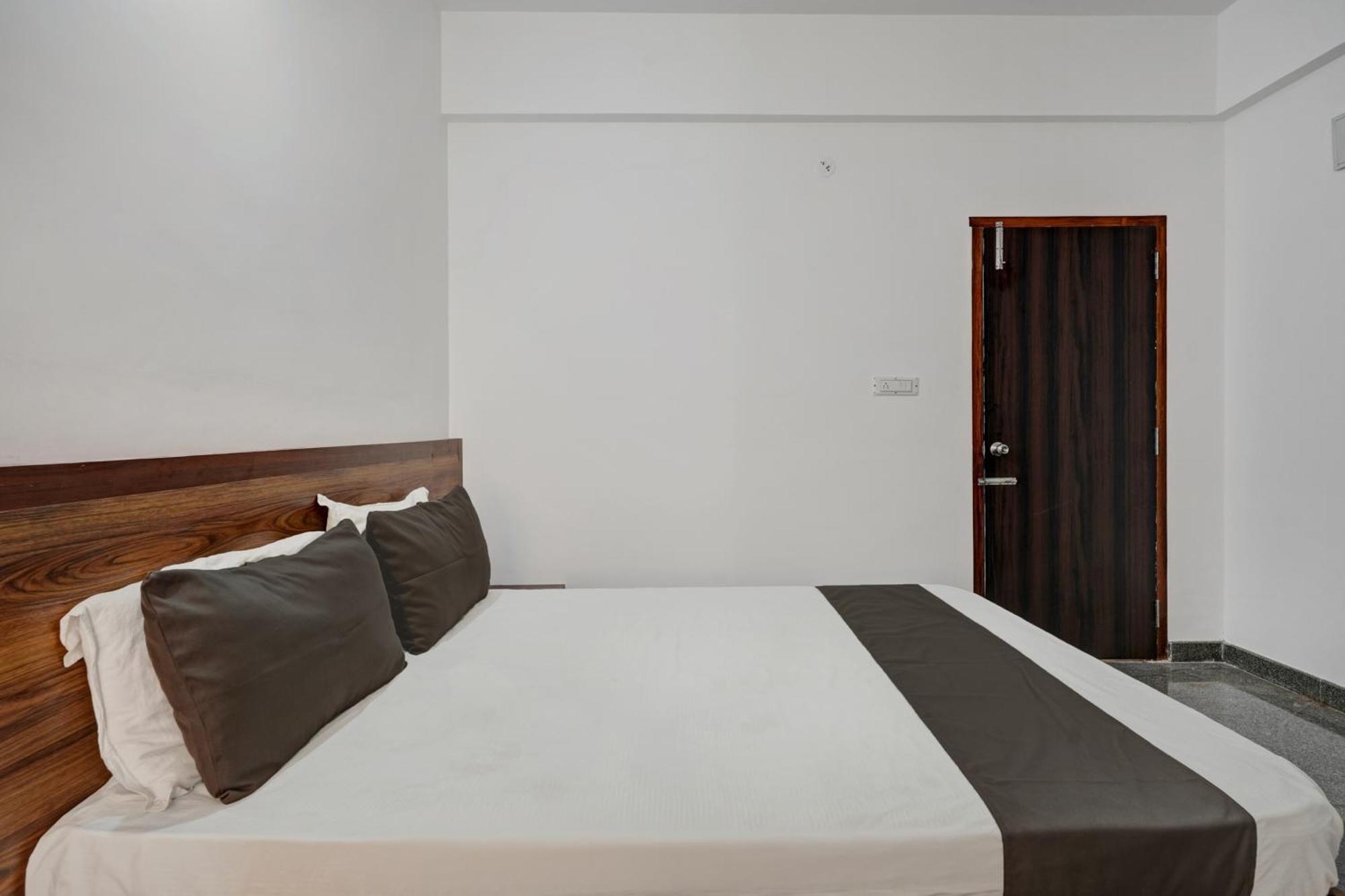 העיר בנגלור Oyo Hotel Bungalow Inn Lodging & Boarding מראה חיצוני תמונה