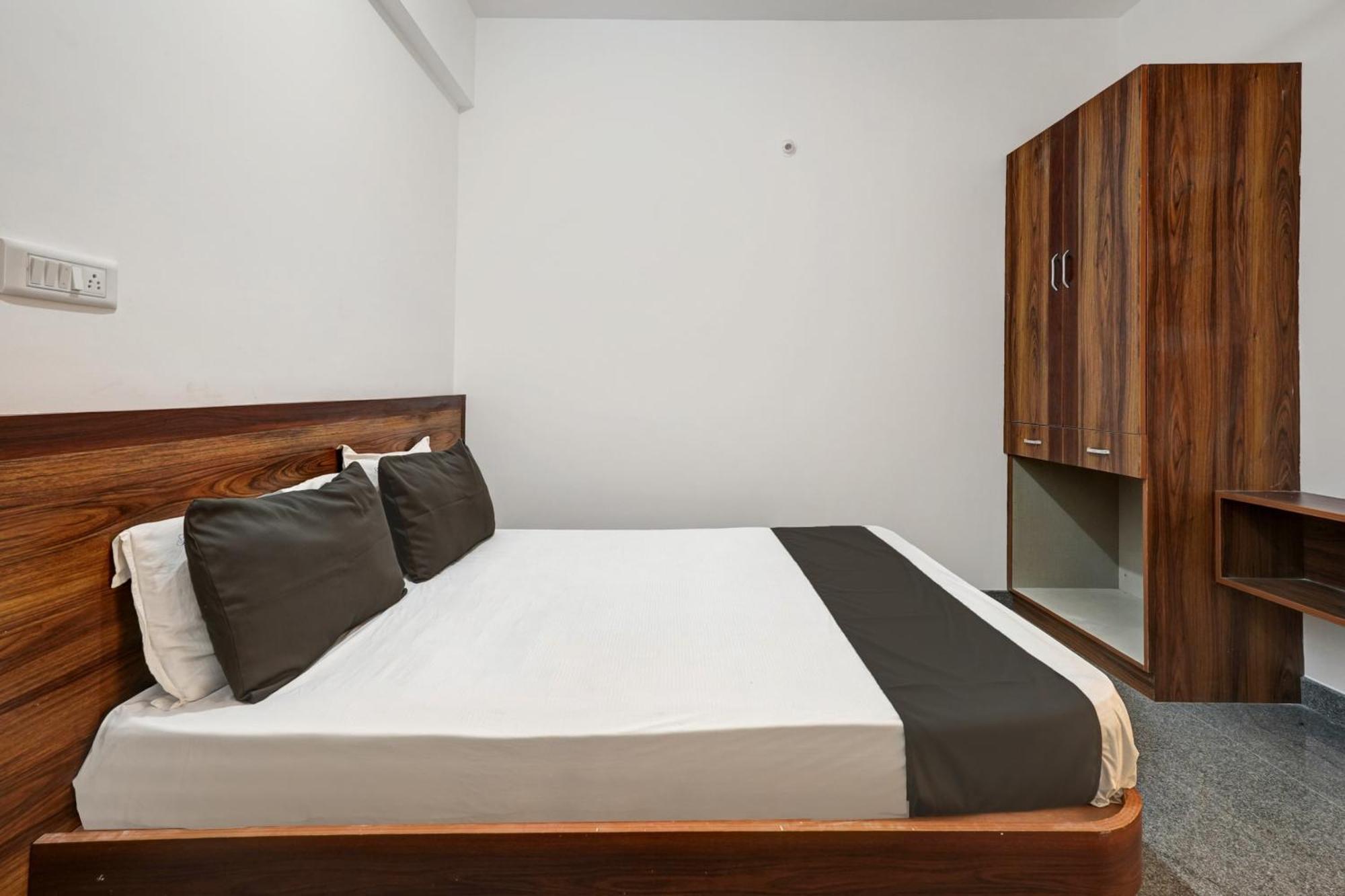 העיר בנגלור Oyo Hotel Bungalow Inn Lodging & Boarding מראה חיצוני תמונה