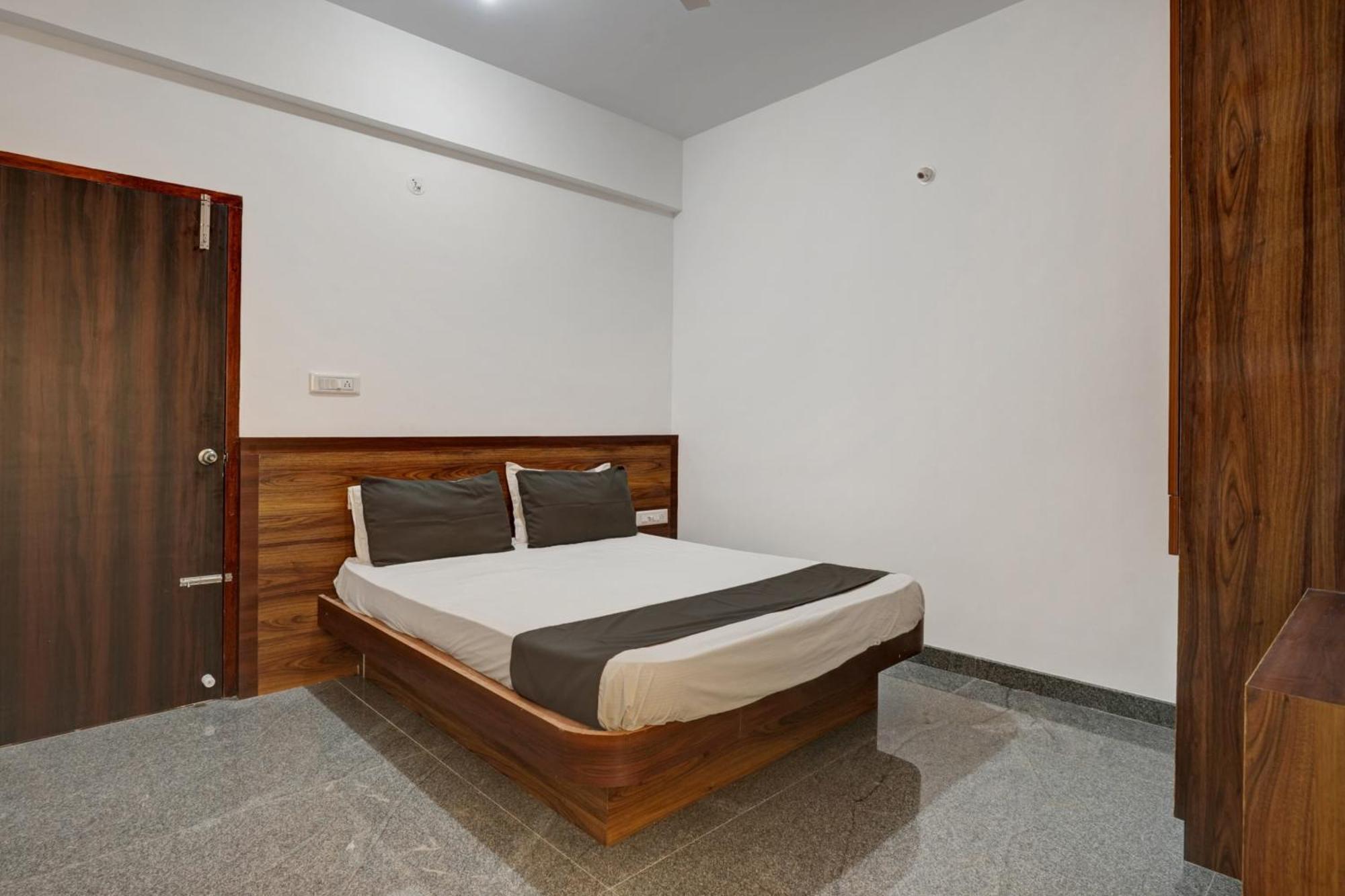העיר בנגלור Oyo Hotel Bungalow Inn Lodging & Boarding מראה חיצוני תמונה