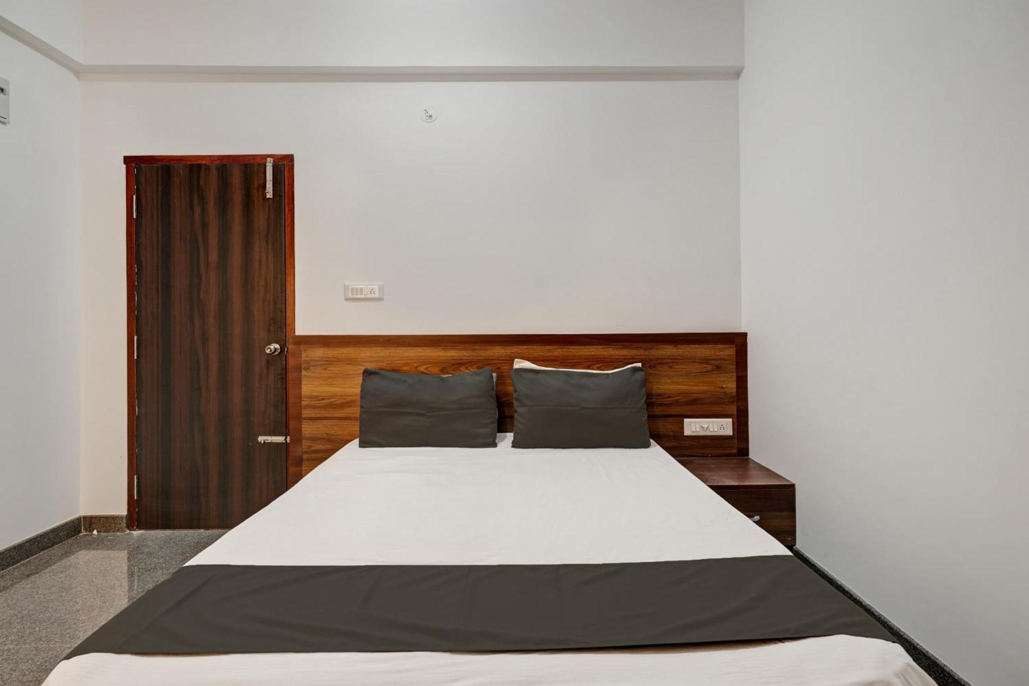 העיר בנגלור Oyo Hotel Bungalow Inn Lodging & Boarding מראה חיצוני תמונה