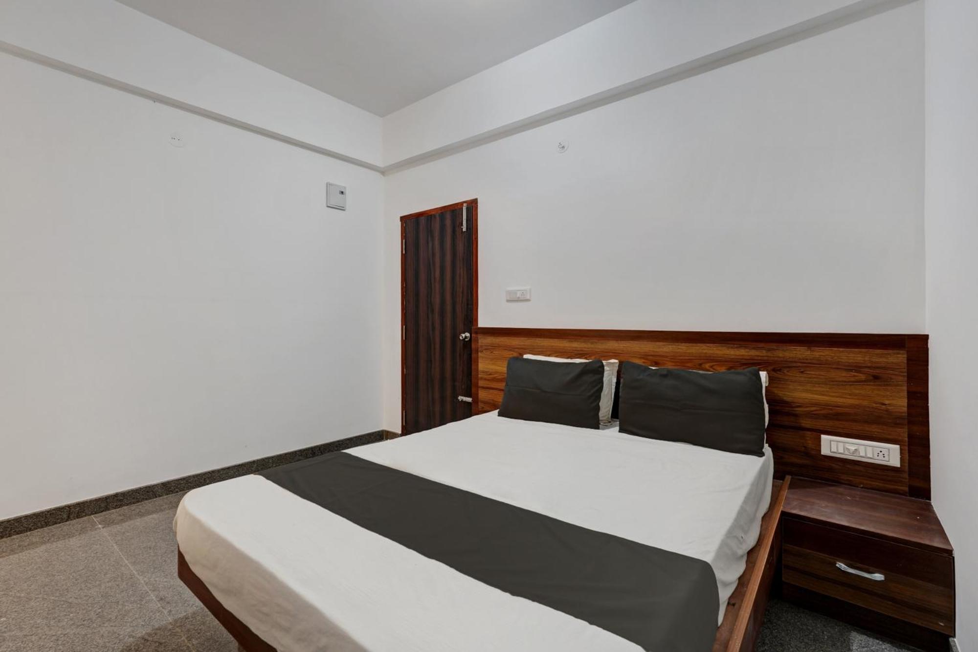 העיר בנגלור Oyo Hotel Bungalow Inn Lodging & Boarding מראה חיצוני תמונה